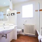 Hotel Kyriad Centre 3*