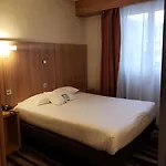 Kyriad Centre 3*