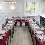 Hotel Kyriad Centre 3*