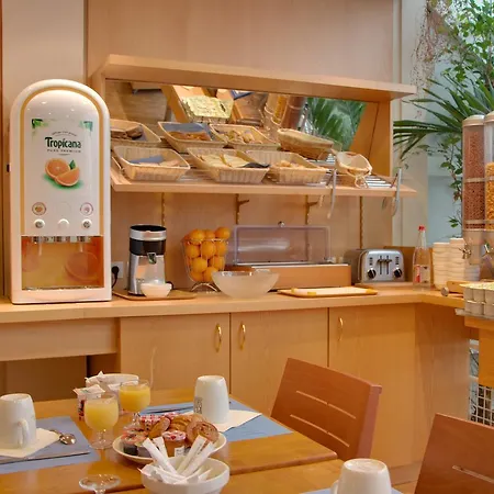 فندق Kyriad Centre