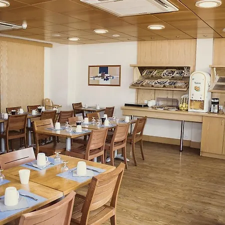 מלון Kyriad Centre 3*