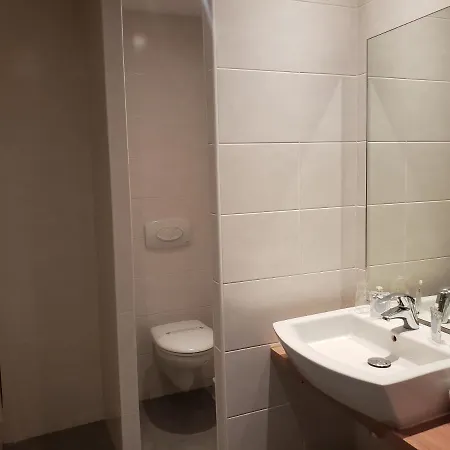 Kyriad Centre 3*