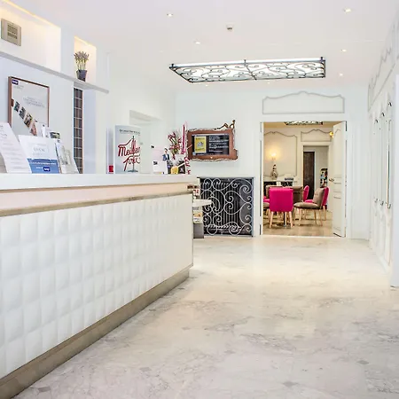 Kyriad Centre فندق 3*