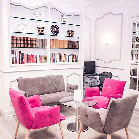 Kyriad Centre فندق