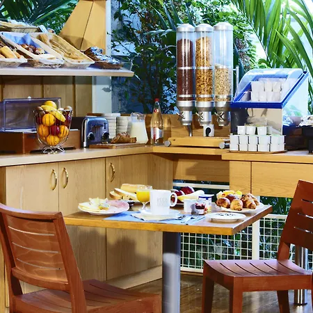 Kyriad Centre فندق