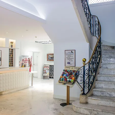 Kyriad Centre فندق