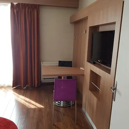 Hotel Kyriad Centre 3*