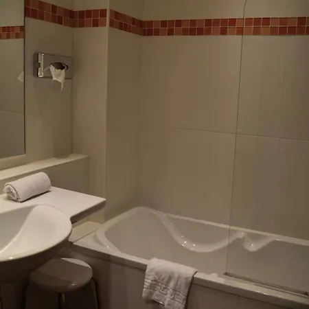 Kyriad Centre מלון 3*
