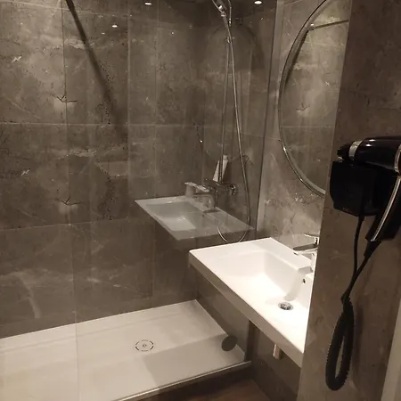 Hotel Kyriad Centre Tours