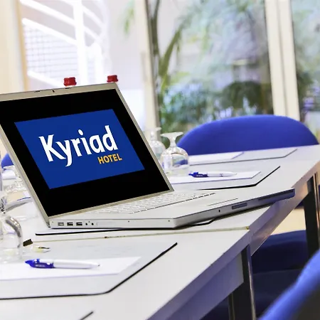Kyriad Centre 3*