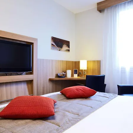 Kyriad Centre فندق