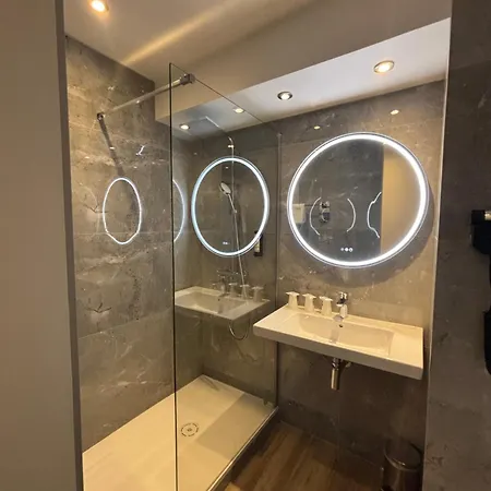 Kyriad Centre Hotel 3*