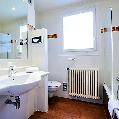 Hotel Kyriad Centre Tours