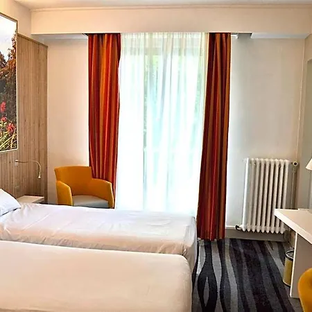 Kyriad Centre 3*