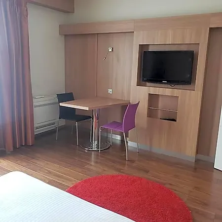 Hotel Kyriad Centre 3*