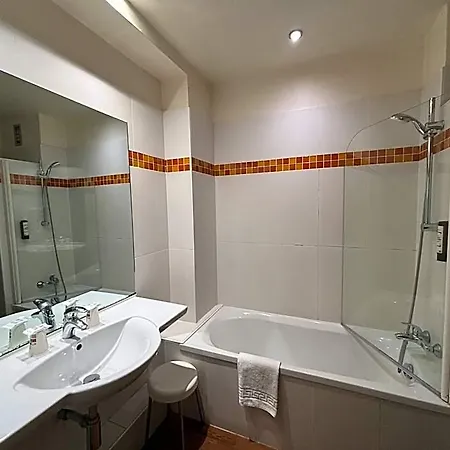Kyriad Centre Hotel 3*