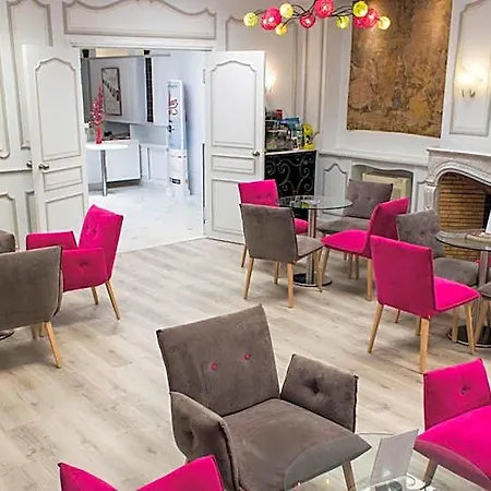 Kyriad Centre 3*
