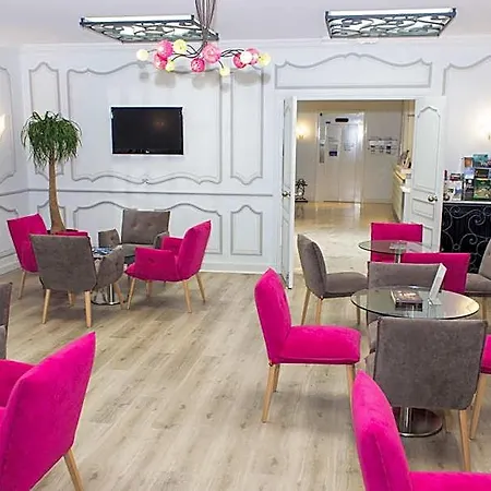 Hotel Kyriad Centre 3*
