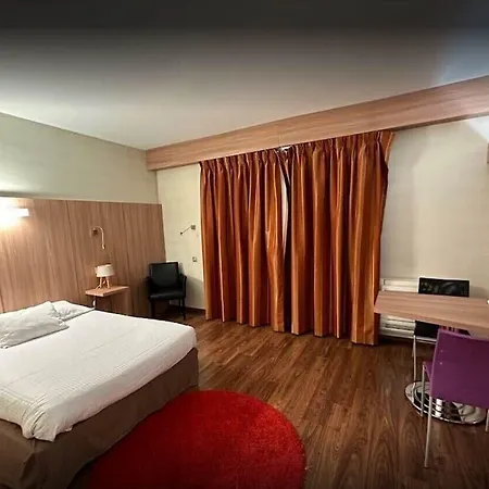 Hotel Kyriad Centre Tours