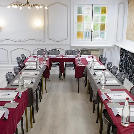 Hotel Kyriad Centre 3*