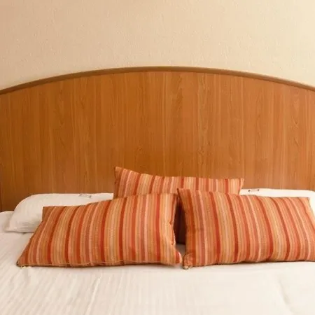 Kyriad Centre 3*