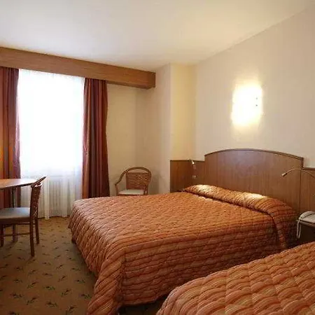 Kyriad Centre تور