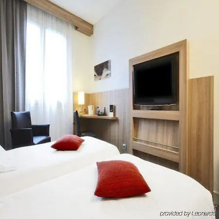 Kyriad Centre 3*