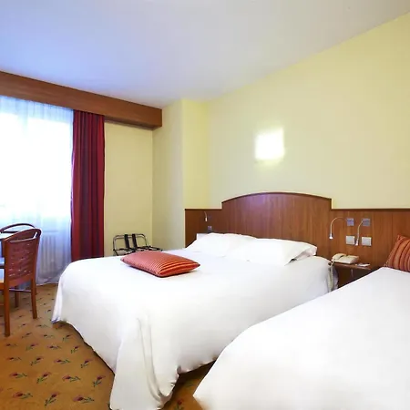 Kyriad Centre Hotel 3*