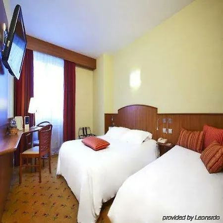 Kyriad Centre Hotel 3*