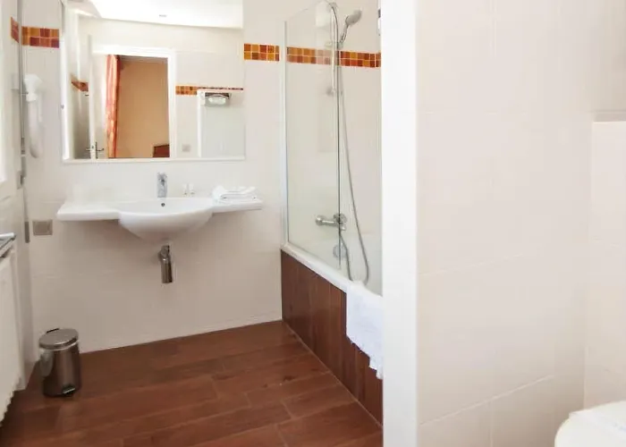 Kyriad Centre 3* Tours