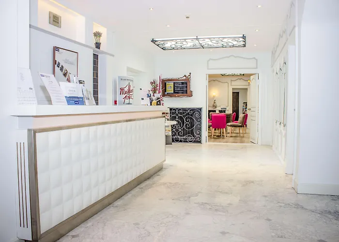 Kyriad Centre Ξενοδοχείο 3*