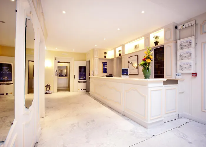 图尔中心基里亚德酒店