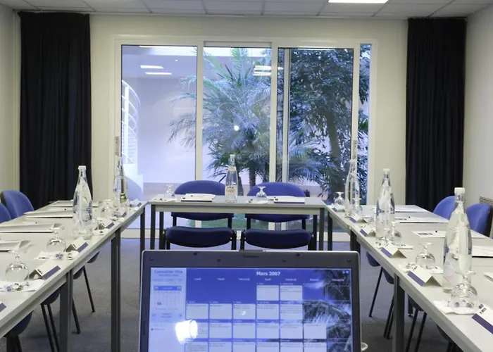 מלון Kyriad Centre