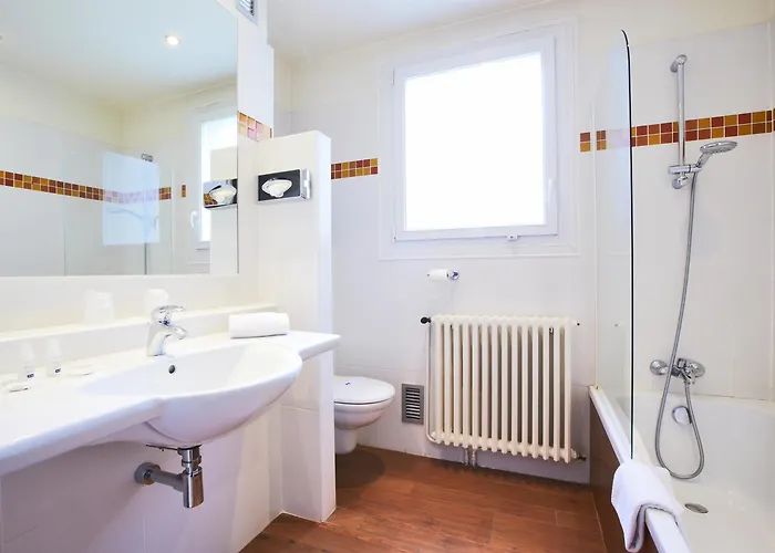 Hotel Kyriad Centre 3*