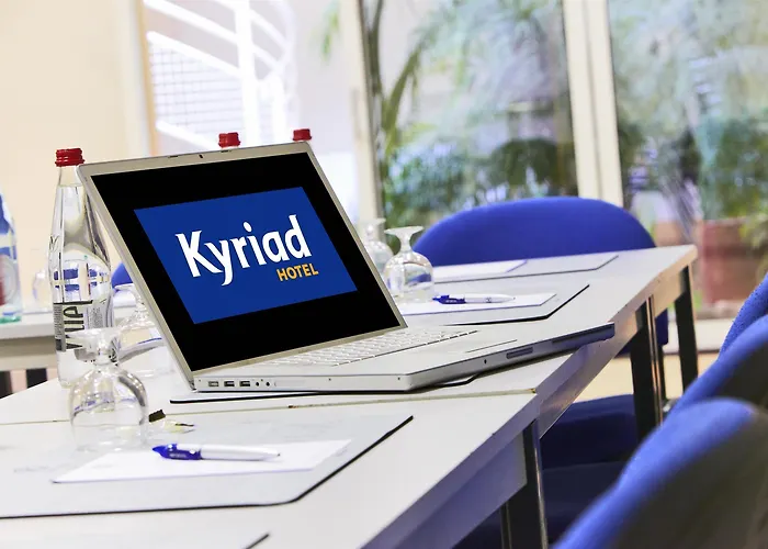 Kyriad Centre 3*