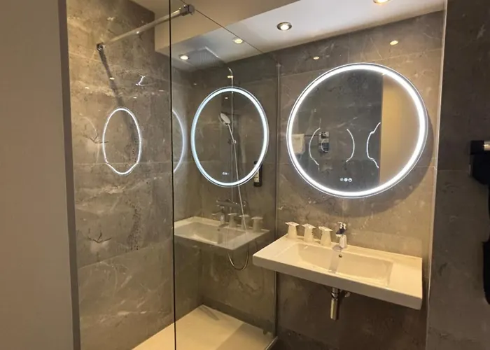 Kyriad Centre Hotel 3*