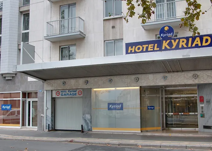 Kyriad Centre 3* טור